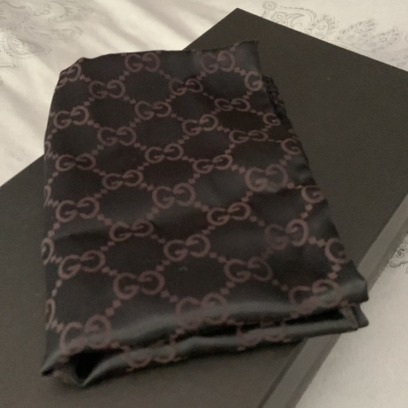 Gucci signature print new. NWT dust bag included - Picture 6 of 6